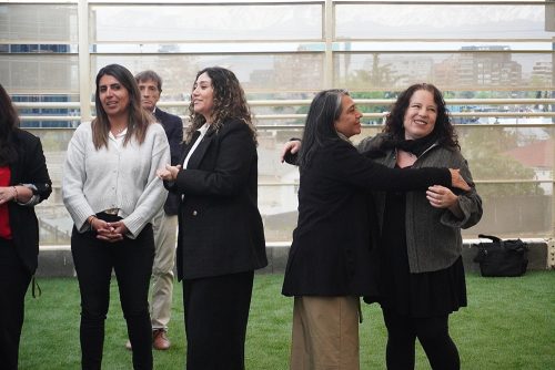 Nuestra comunidad se reunió para bendecir la nueva terraza del CICV