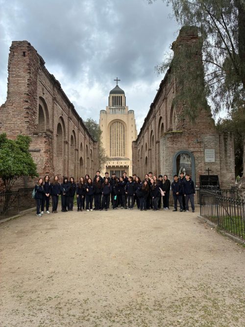 Peregrinación de IV Medios a la Virgen del Carmen en el Templo Votivo de Maipú
