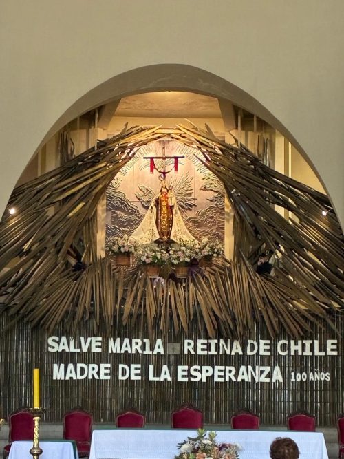 Peregrinación de IV Medios a la Virgen del Carmen en el Templo Votivo de Maipú